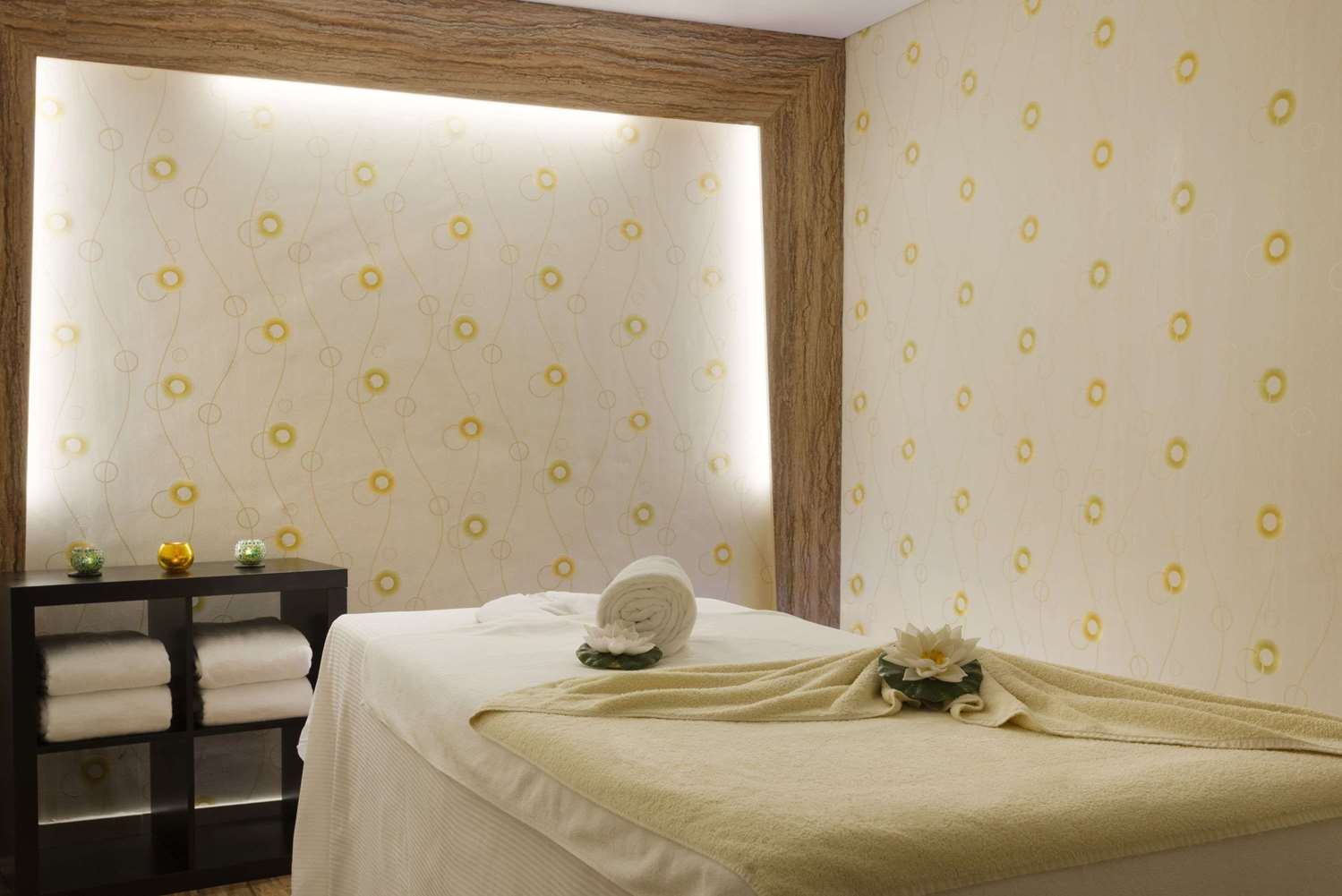 Фото Ramada by Wyndham Abu Dhabi Corniche