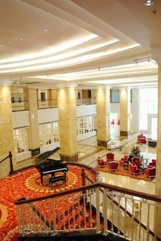 Фото Adimulia Hotel Medan