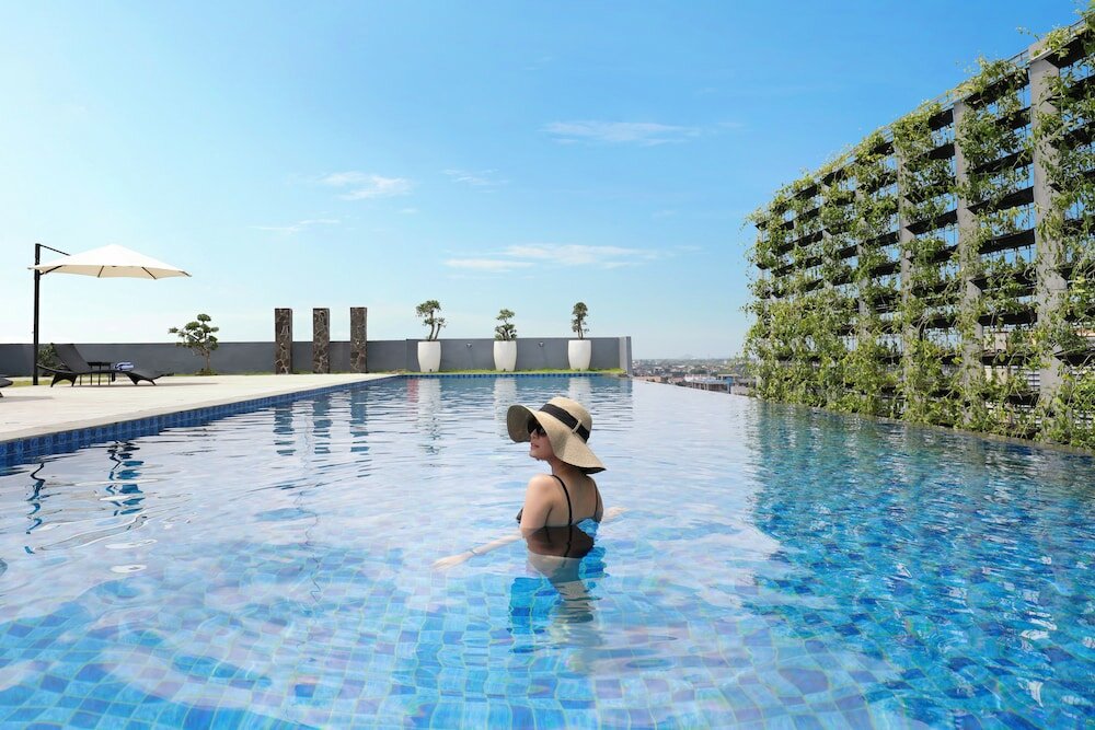 Фото Novotel Suites Yogyakarta Malioboro