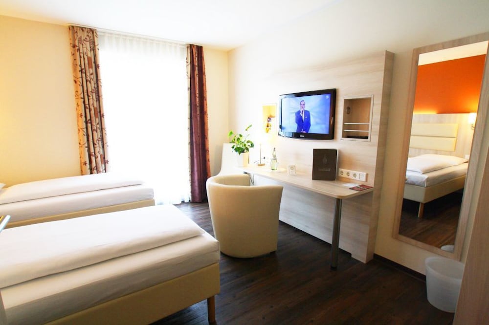 Фото Hotel Rödelheimer Hof - Am Wasserturm