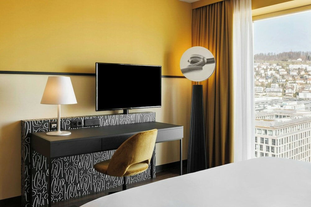 Фото Renaissance Zurich Tower Hotel