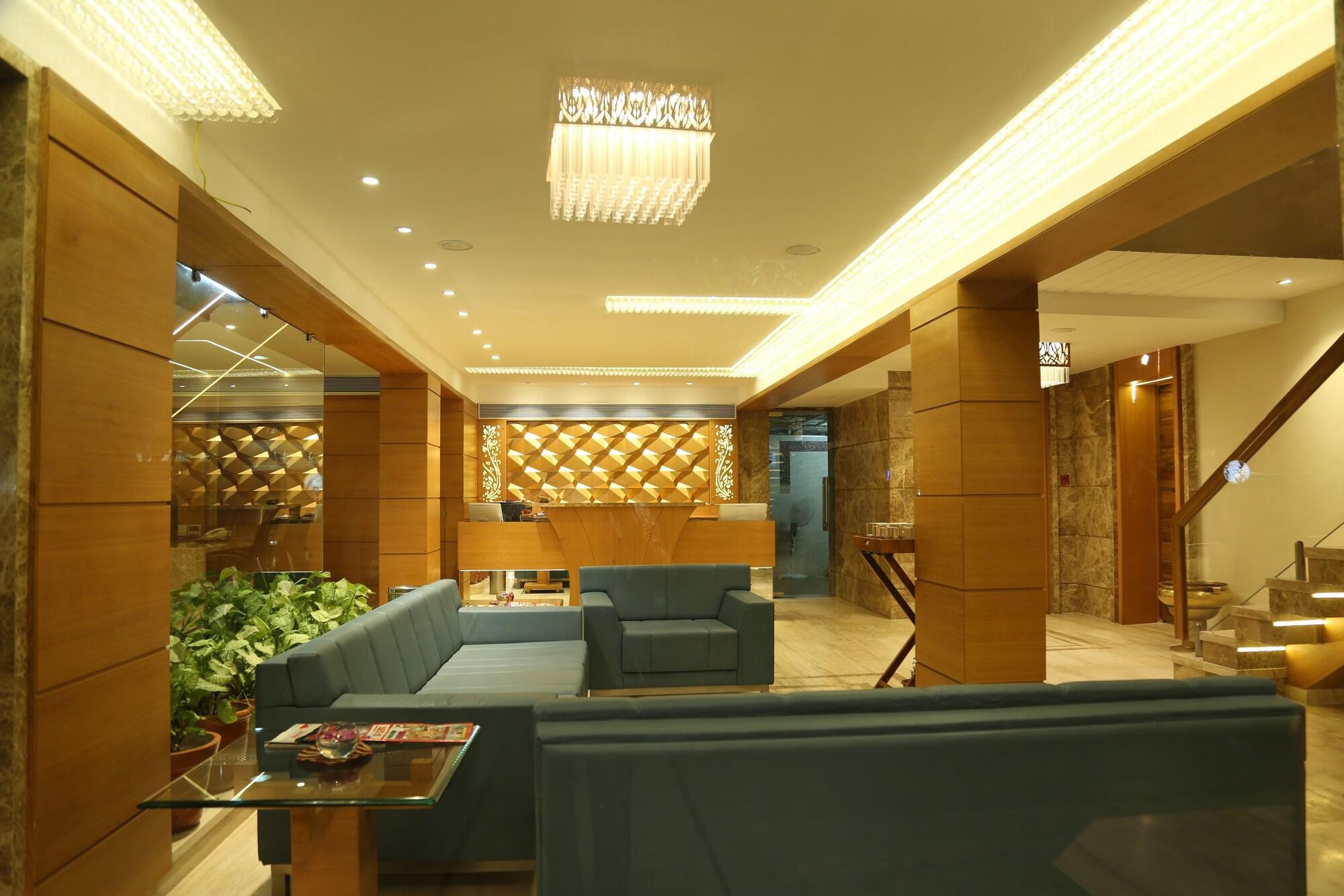 Фото Hotel Surya