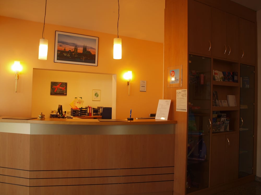 Фото Airport Businesshotel Koeln