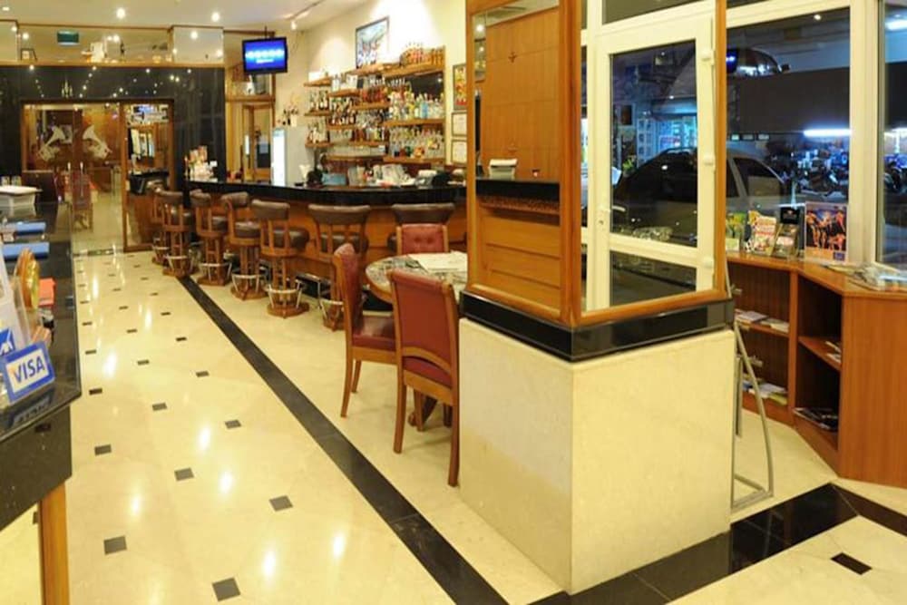 Фото The Whitehouse Condotel