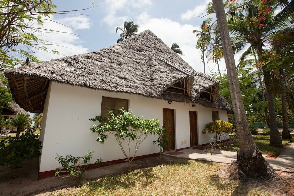 Фото Uroa Bay Beach Resort