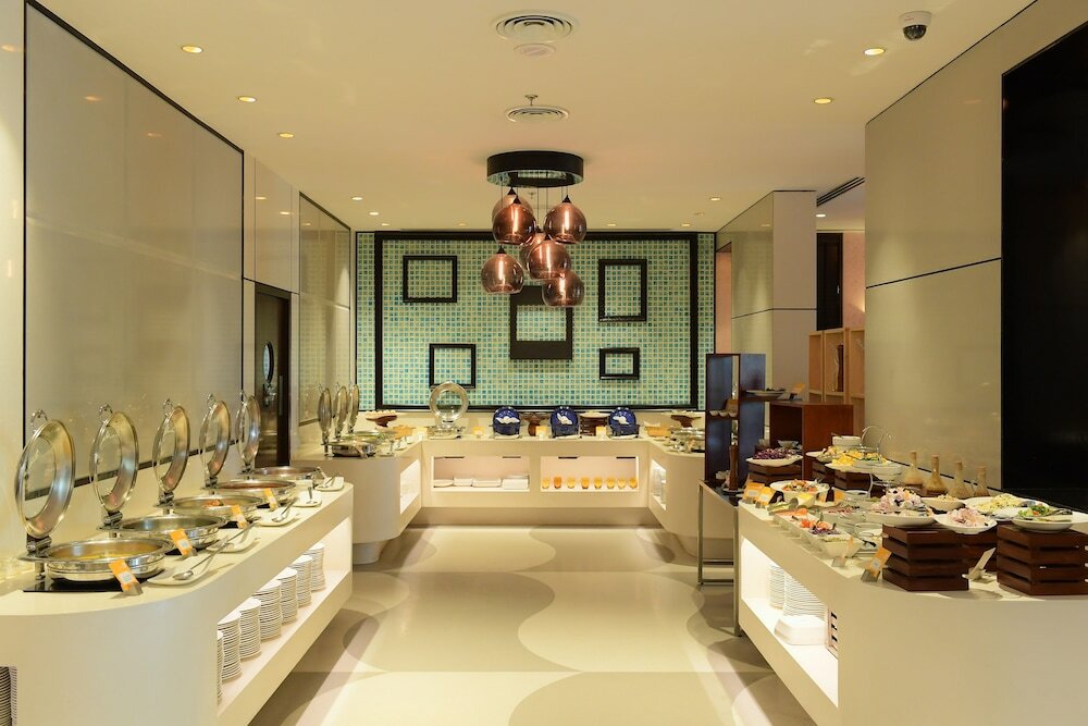 Фото Novotel Guwahati Gs Road Hotel