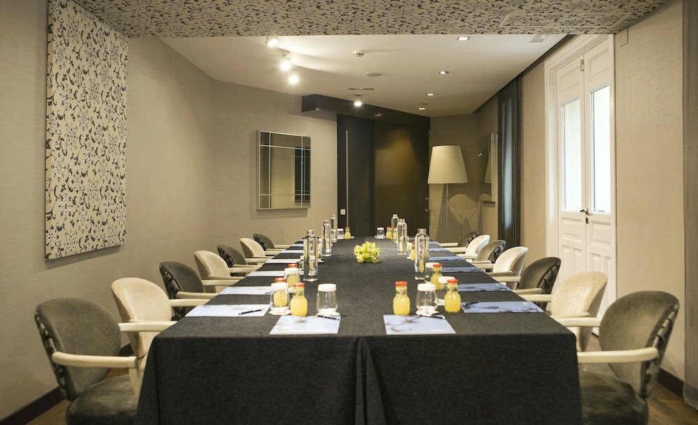 Фото Hotel Hospes Puerta de Alcalá