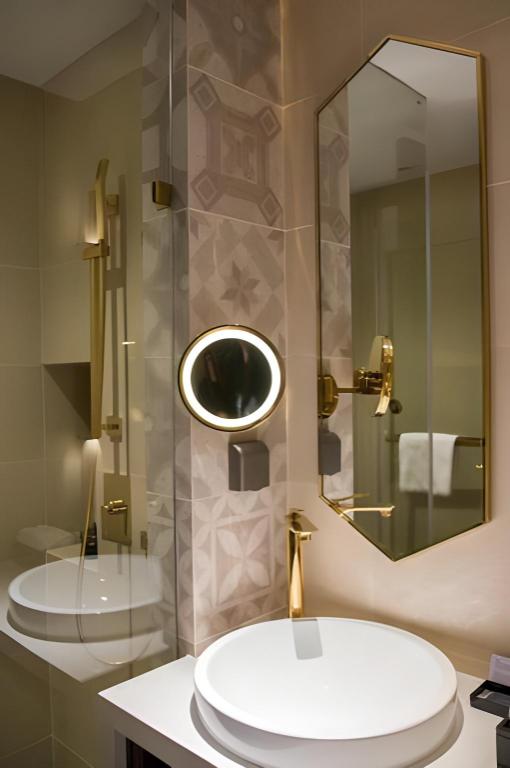 Фото Yitel Premium Shanghai Lujiazui Yuanshen Road Subway Station