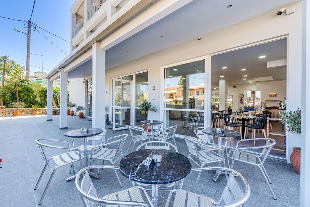 Фото Angela Hotel and Apartments