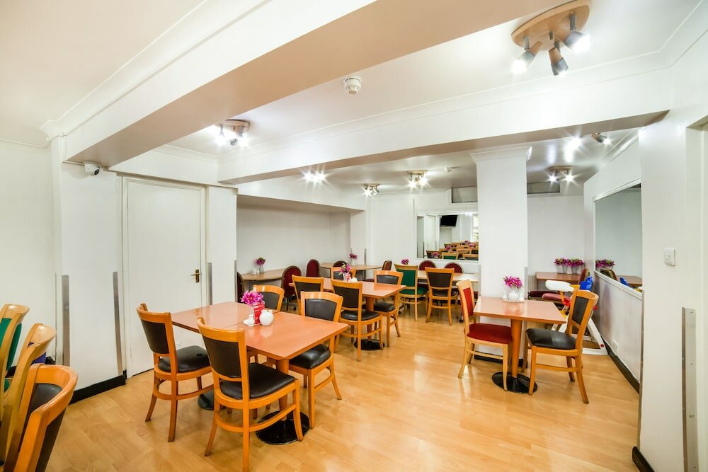 Фото Oyo Townhouse New England Victoria