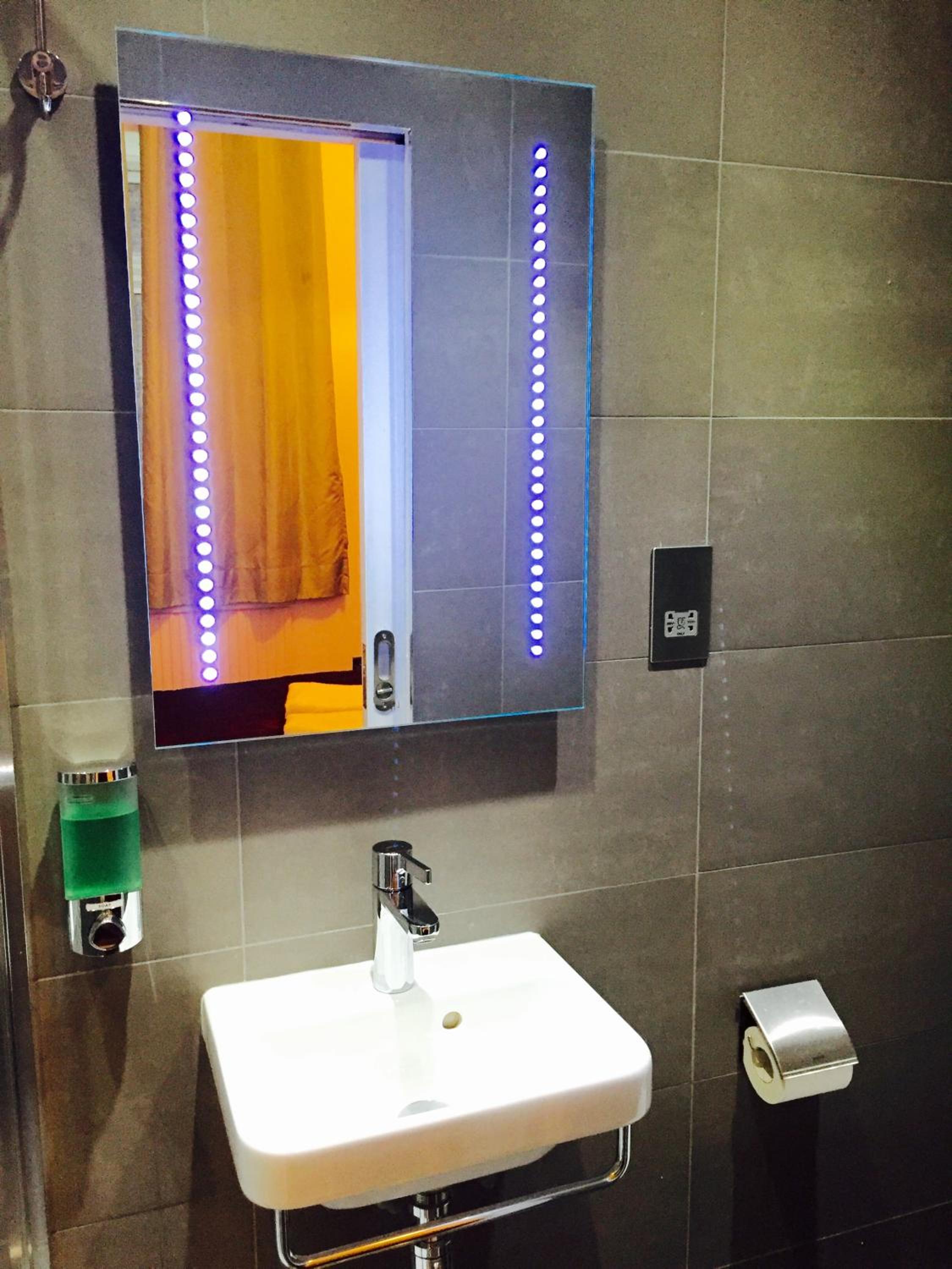 Фото Chelsea House Hotel