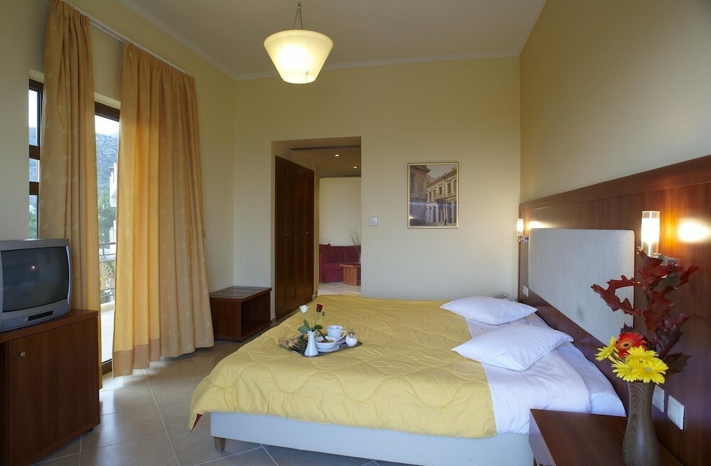 Фото Parnis Palace Hotel Suites