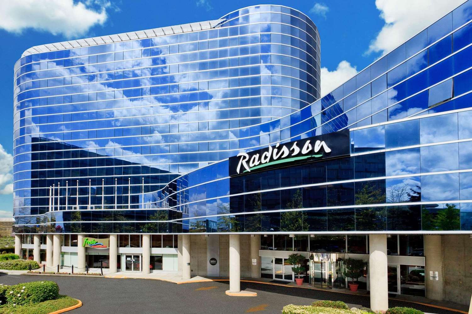 Фото Radisson Hotel Vancouver Airport