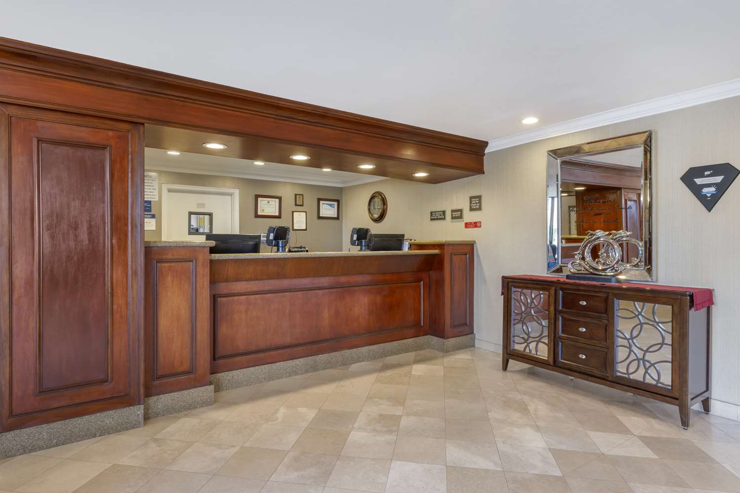 Фото Best Western Plus Marina Shores Hotel