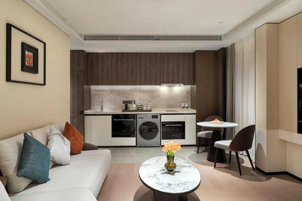 Фото Yuexiu Hotel Guangzhou, Curio Collection by Hilton