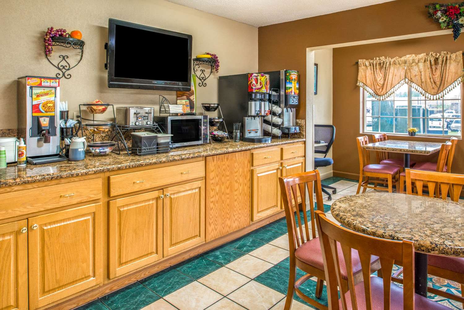 Фото Microtel Inn & Suites by Wyndham Lincoln