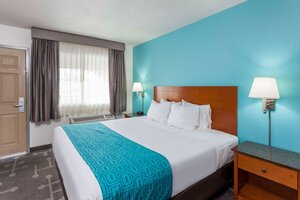 Гостиница Howard Johnson by Wyndham National City/San Diego South