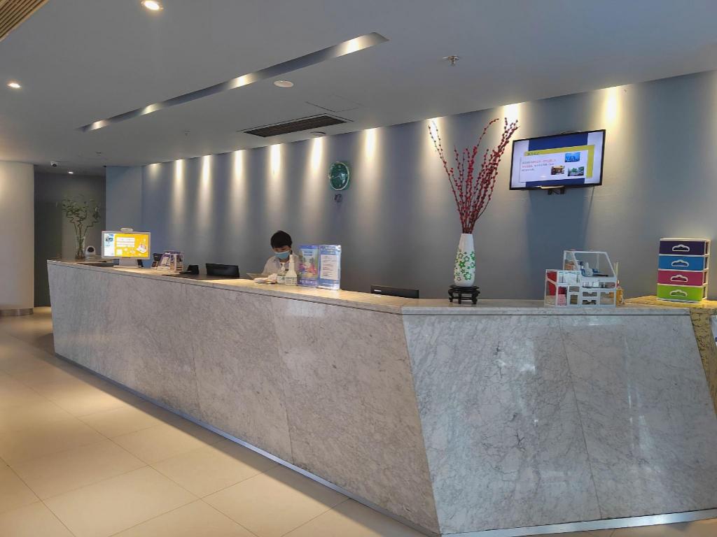 Фото Jingjiang Inn Chongqing Eling Metro Station