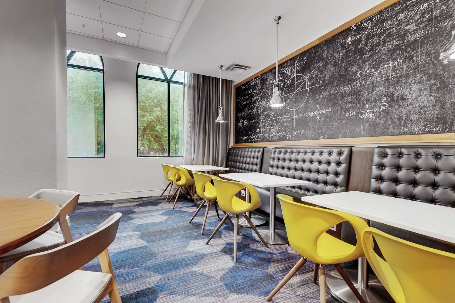 Фото Embassy Suites Raleigh-Crabtree