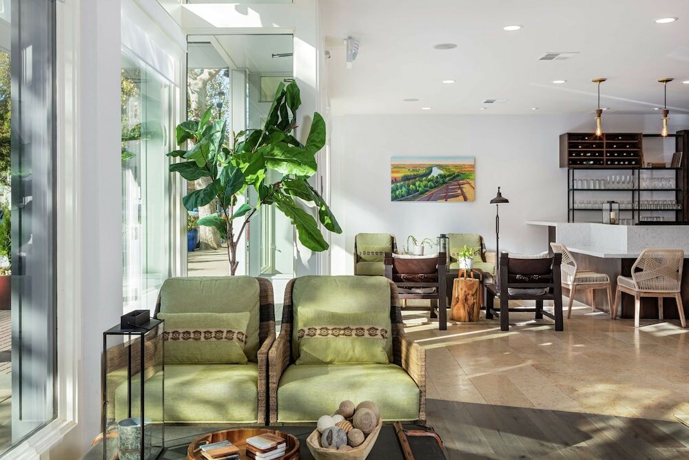 Фото Hilton Garden Inn Davis Downtown