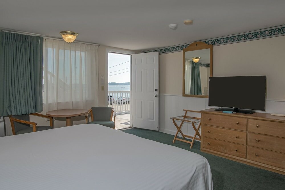 Фото Tugboat Inn