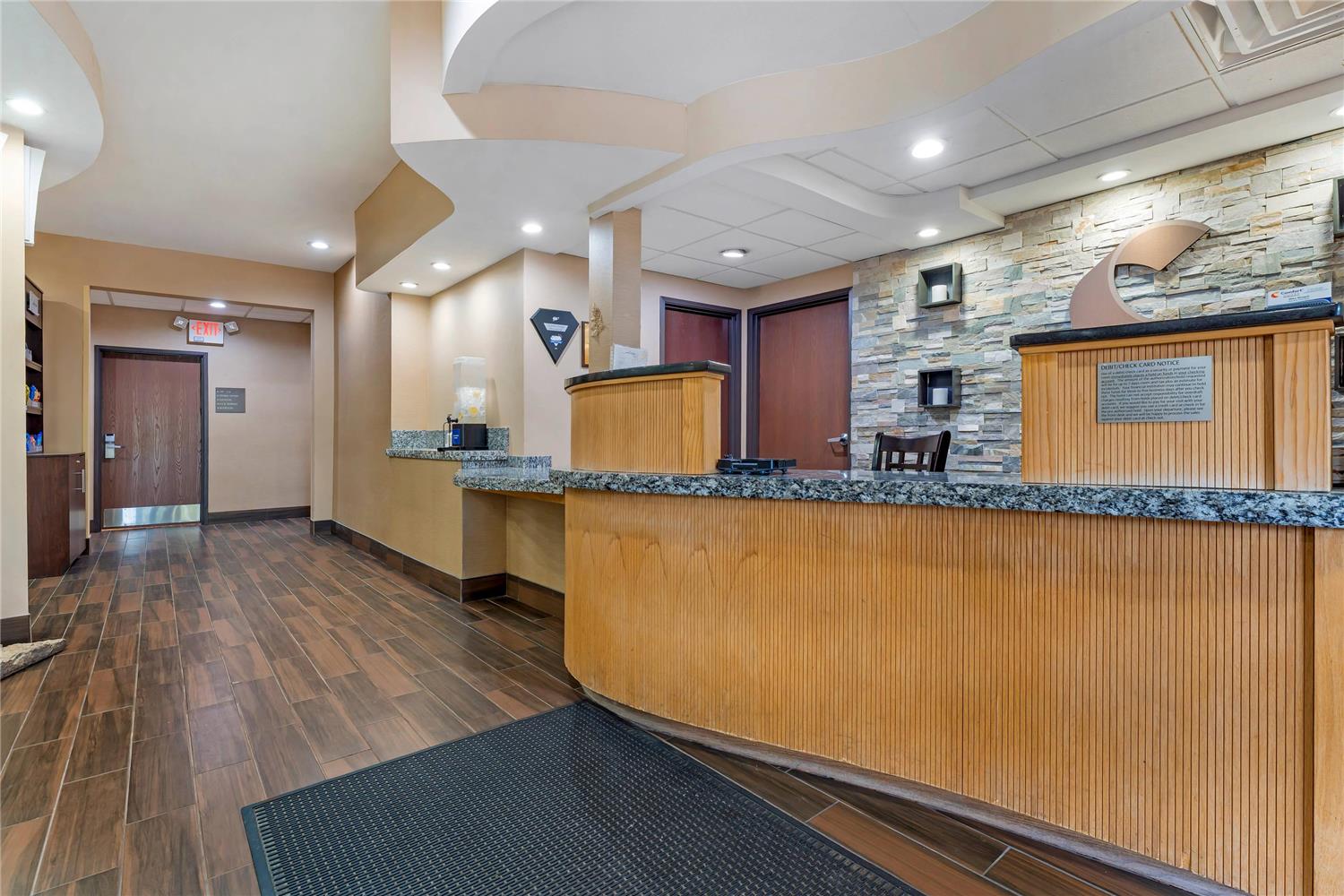 Фото Comfort Suites Monroeville