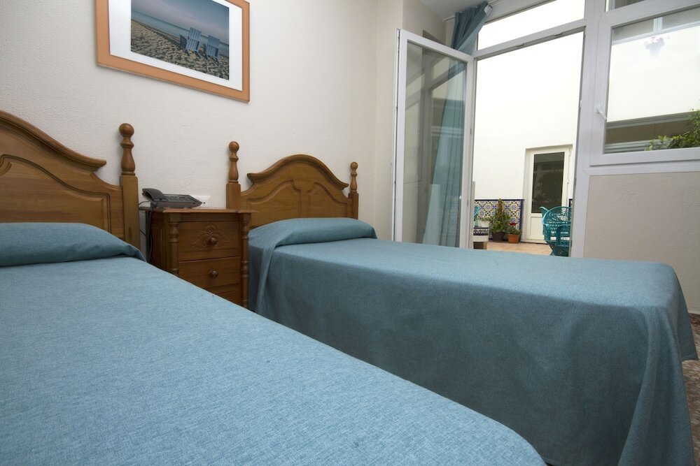 Фото Hotel Mediterráneo Carihuela