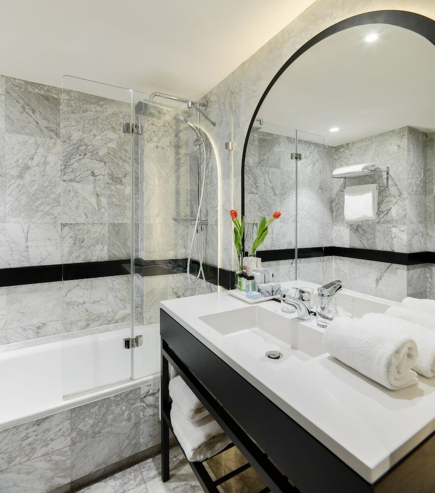 Фото H10 Puerta de Alcalá