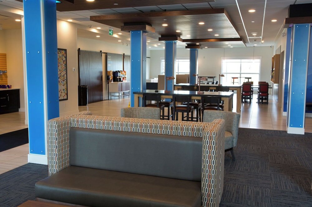 Фото Holiday Inn Express & Suites Edmonton Sw - Windermere, an Ihg Hotel