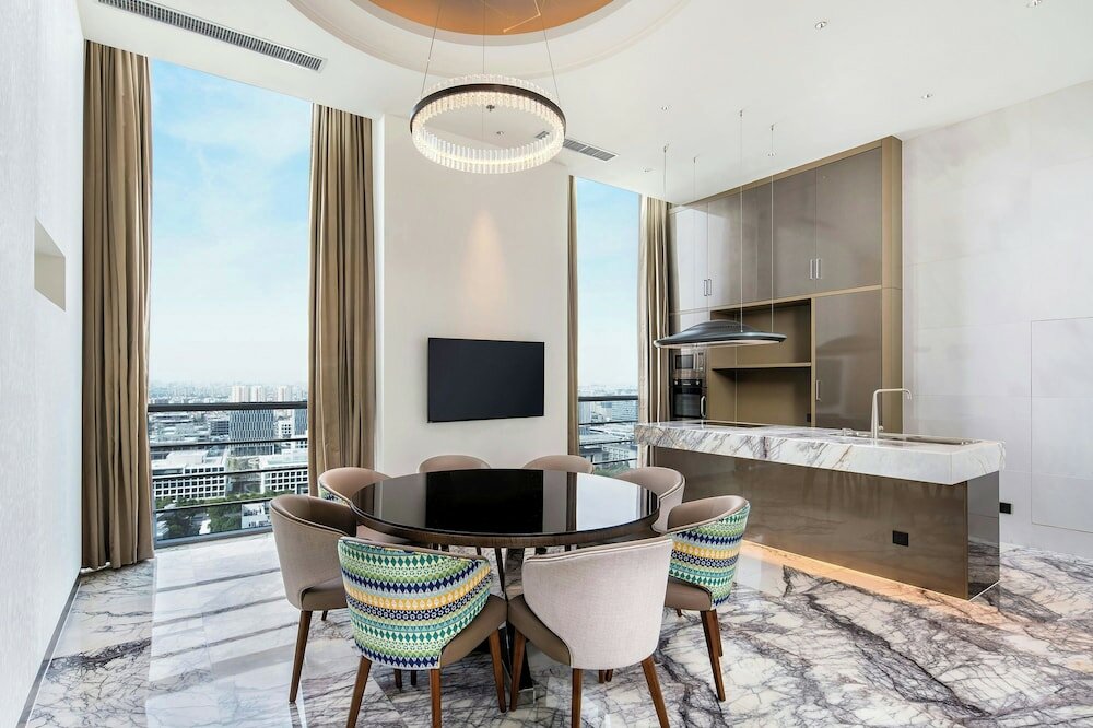 Фото Renaissance Shanghai Caohejing Hotel