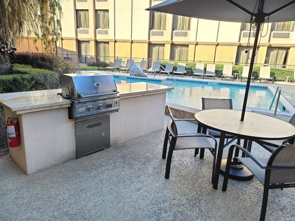 Фото Courtyard by Marriott Houston Brookhollow