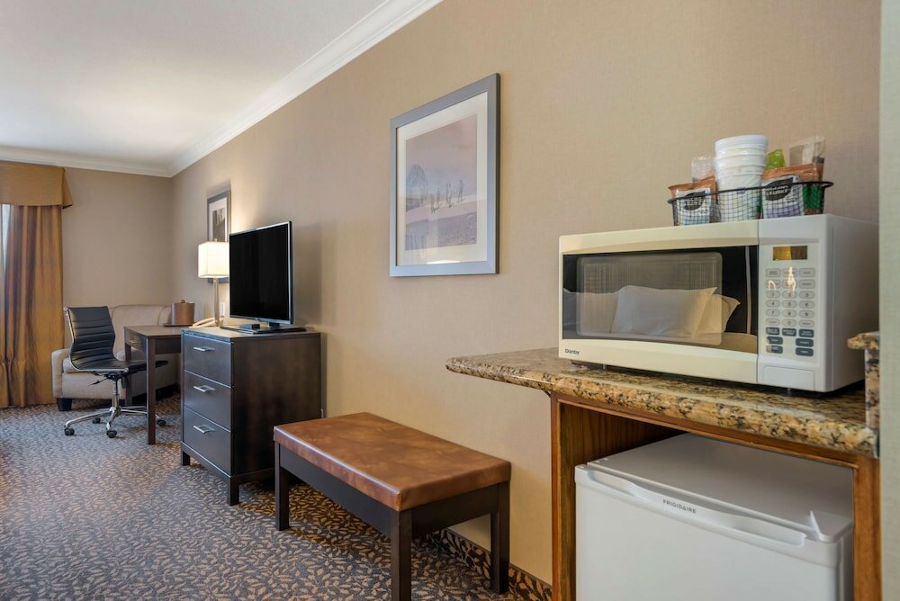 Фото Best Western Plus Fernie Mountain Lodge