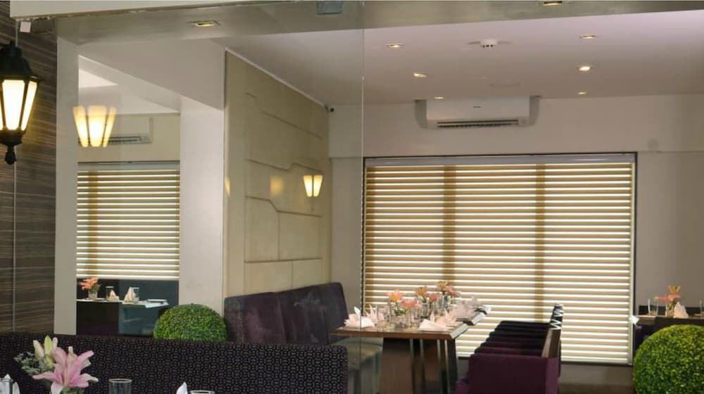 Фото Residency Sarovar Portico Mumbai