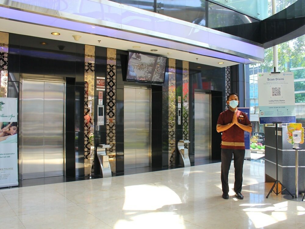 Фото Hermes Palace Hotel Medan