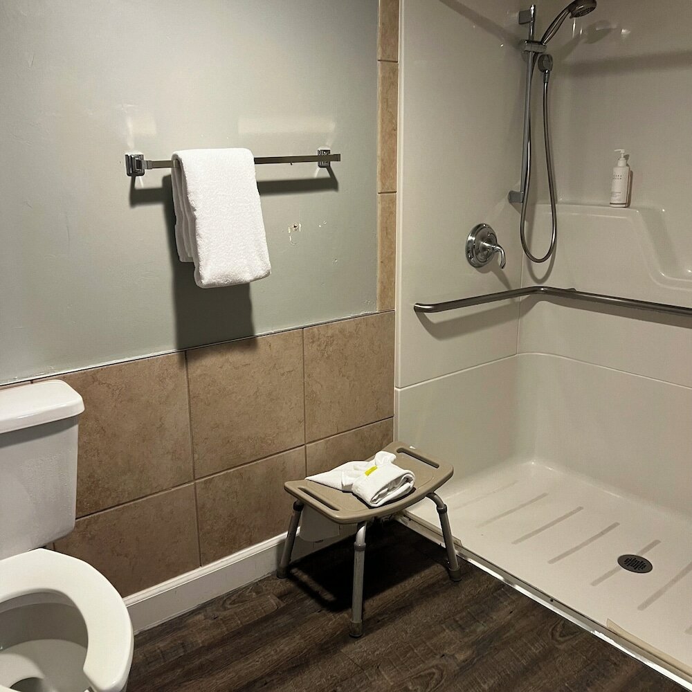 Фото Days Inn by Wyndham Seatac Airport