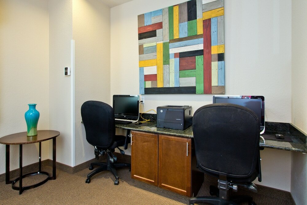 Фото Holiday Inn Express Hotel & Suites Denver East-Peoria Street, an Ihg Hotel