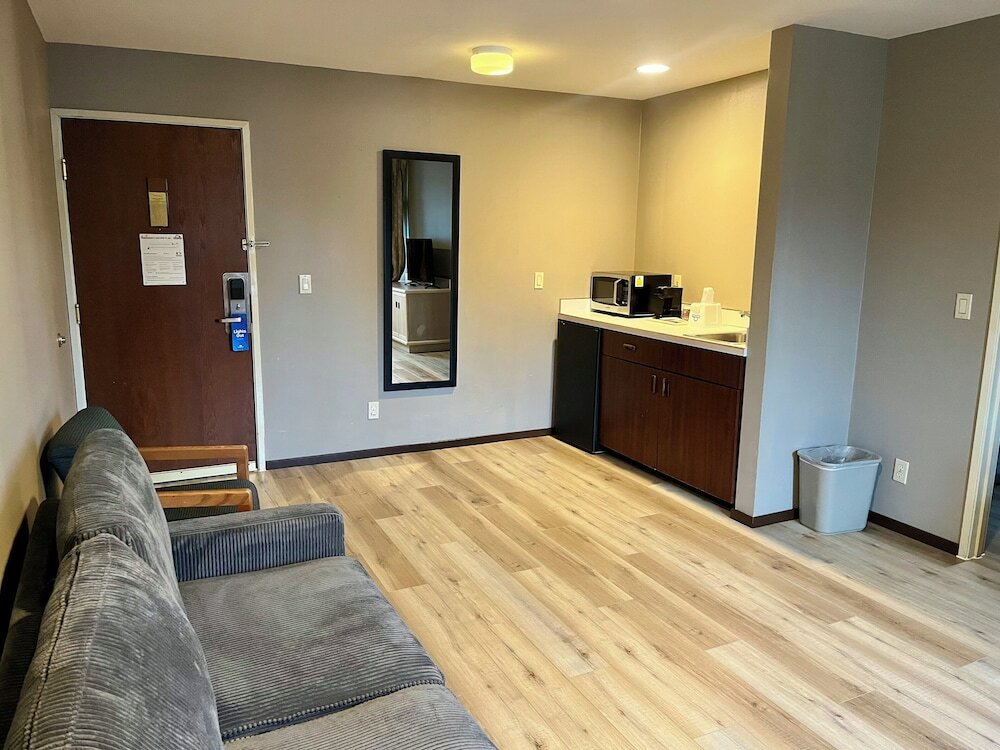 Фото Days Inn by Wyndham Seatac Airport