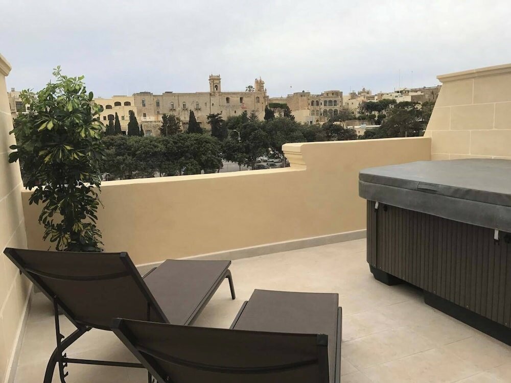 Фото The Duke Boutique Hotel