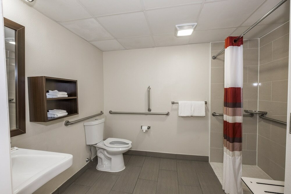 Фото Red Roof Inn Plus+ Poughkeepsie