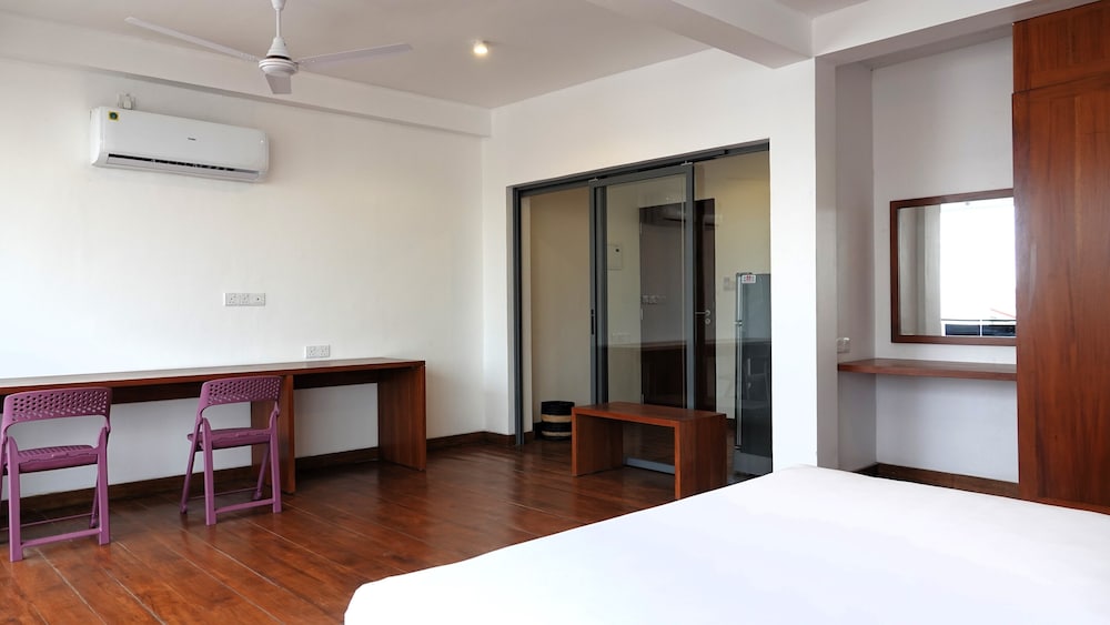 Фото Hotel J Negombo
