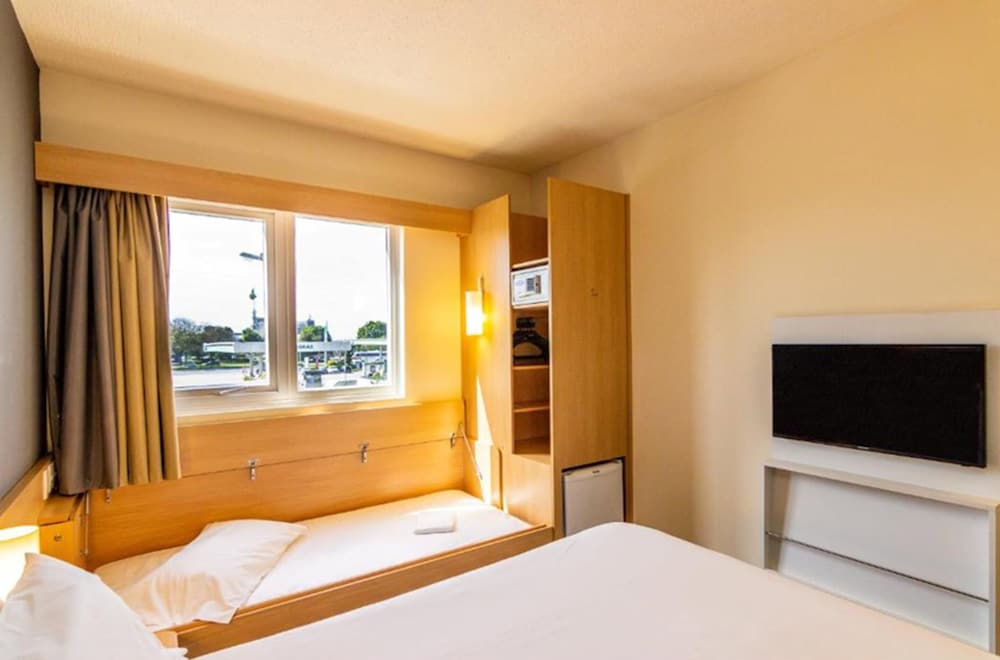 Фото Ibis Porto Alegre Assis Brasil