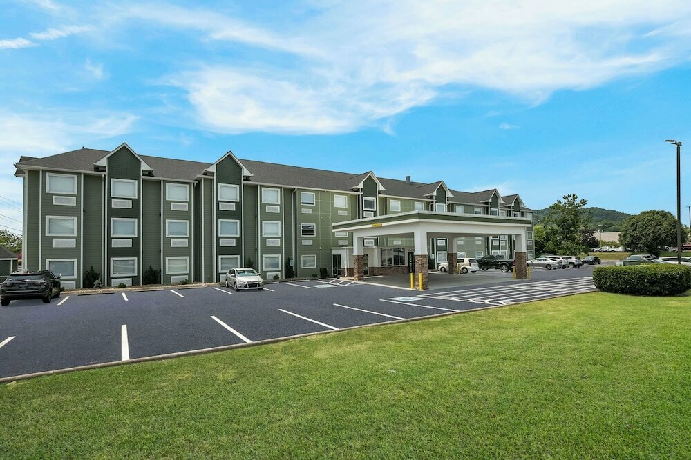 Hotel SureStay Plus Hotel by Best Western Sevierville, State of Tennessee, photo