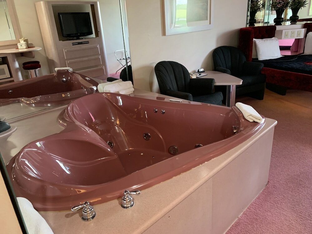 Фото Designer Inn & Suites