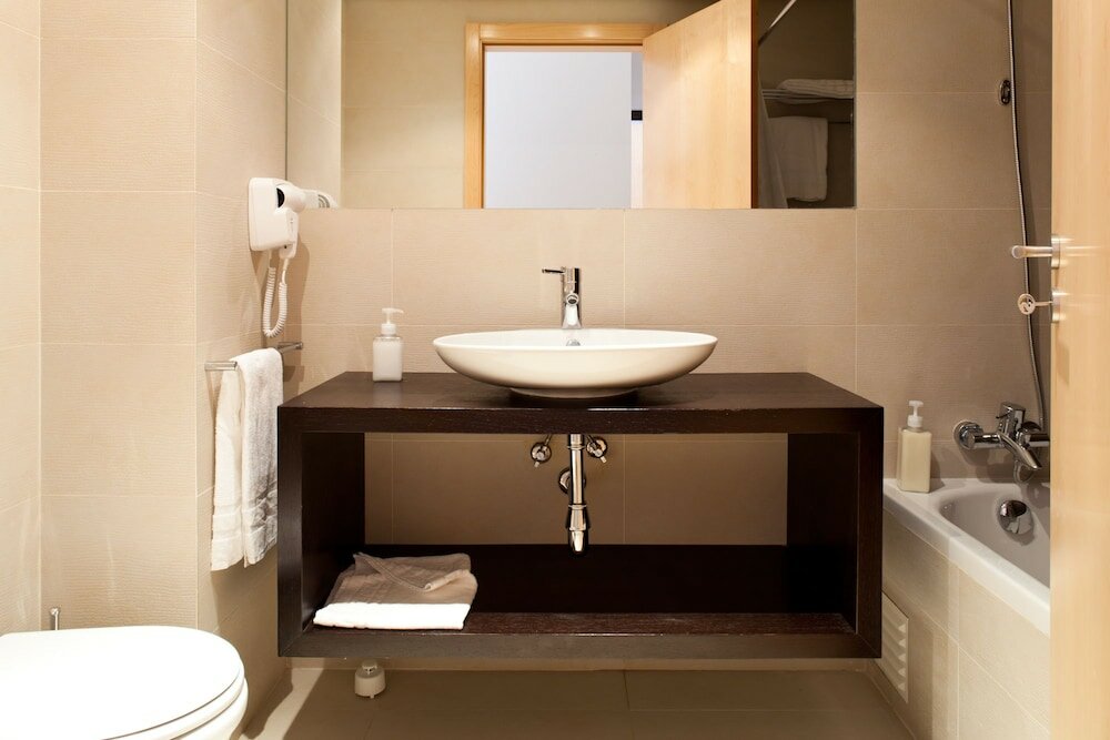 Фото The Lisbonaire Apartments