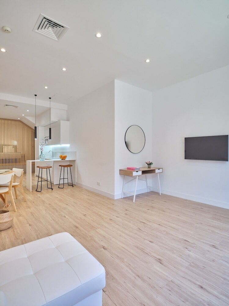 Фото Paseo Suites Hotel