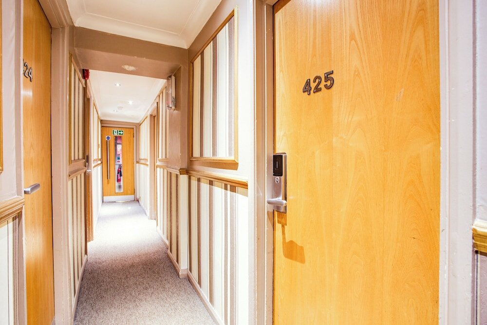 Фото Oyo Somerset Hotel Baker Street London