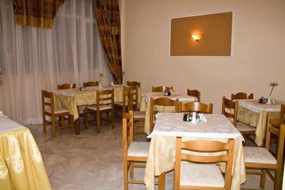 Фото Alexiou Hotel