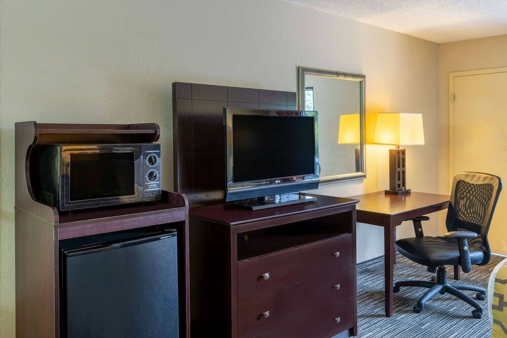 Фото Baymont by Wyndham Columbus Ga