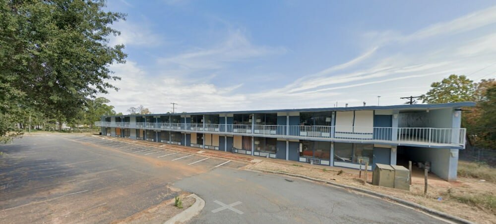 Фото Lamplighter Inn by Oyo Charlotte Airport Area