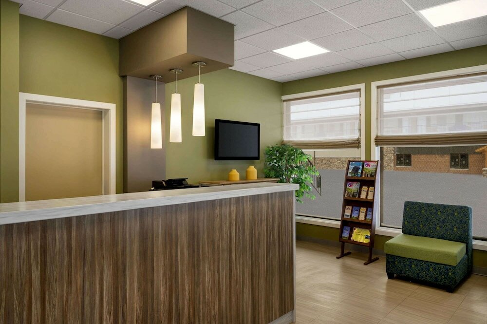 Фото Super 8 by Wyndham Hearst On